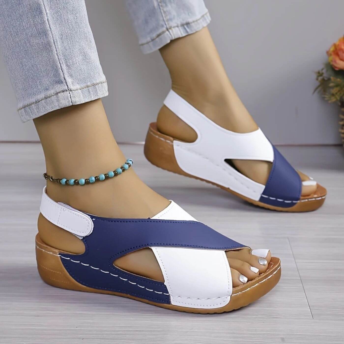 Lila™ – Sandales Orthopédiques à Talon Compensé Confort