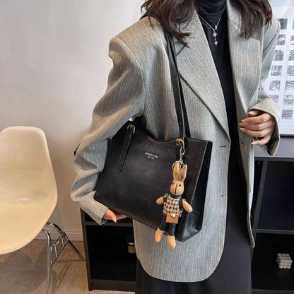 DouceOreille – Sac à bandoulière moelleux avec pendentif lapin