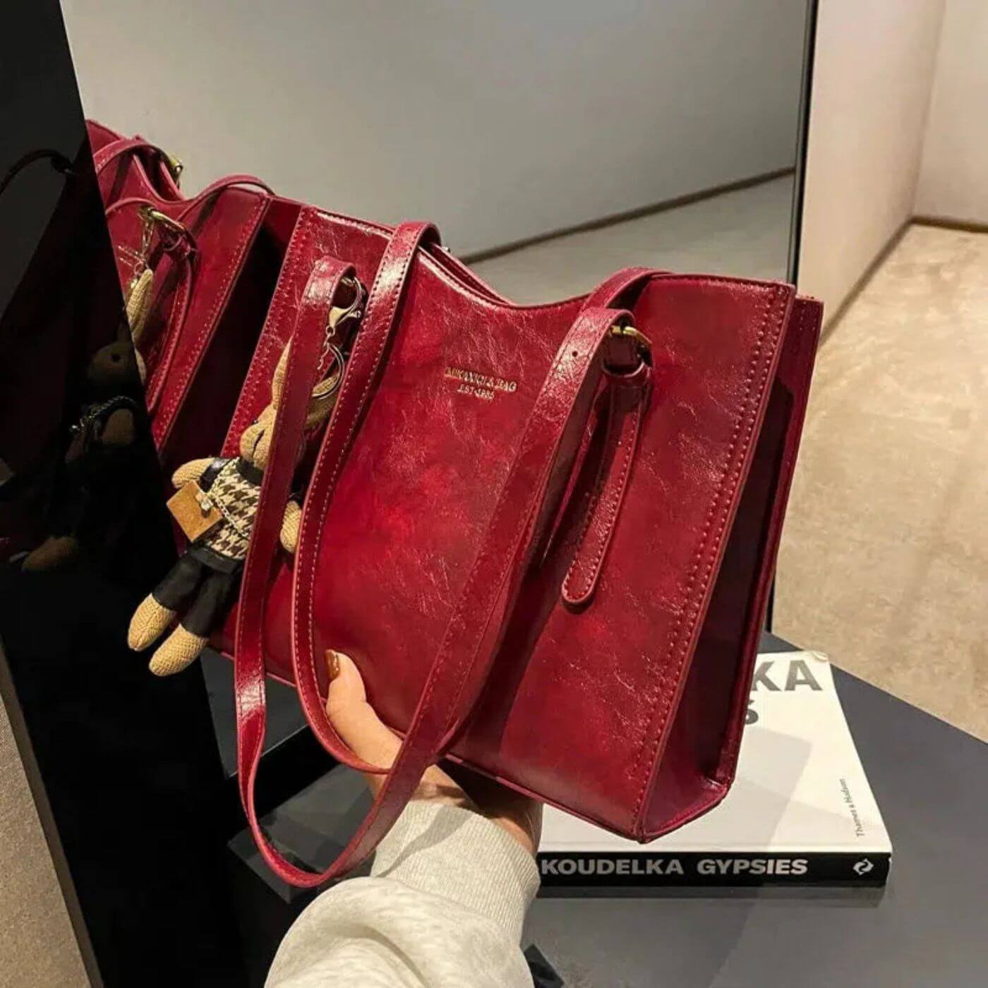 DouceOreille – Sac à bandoulière moelleux avec pendentif lapin